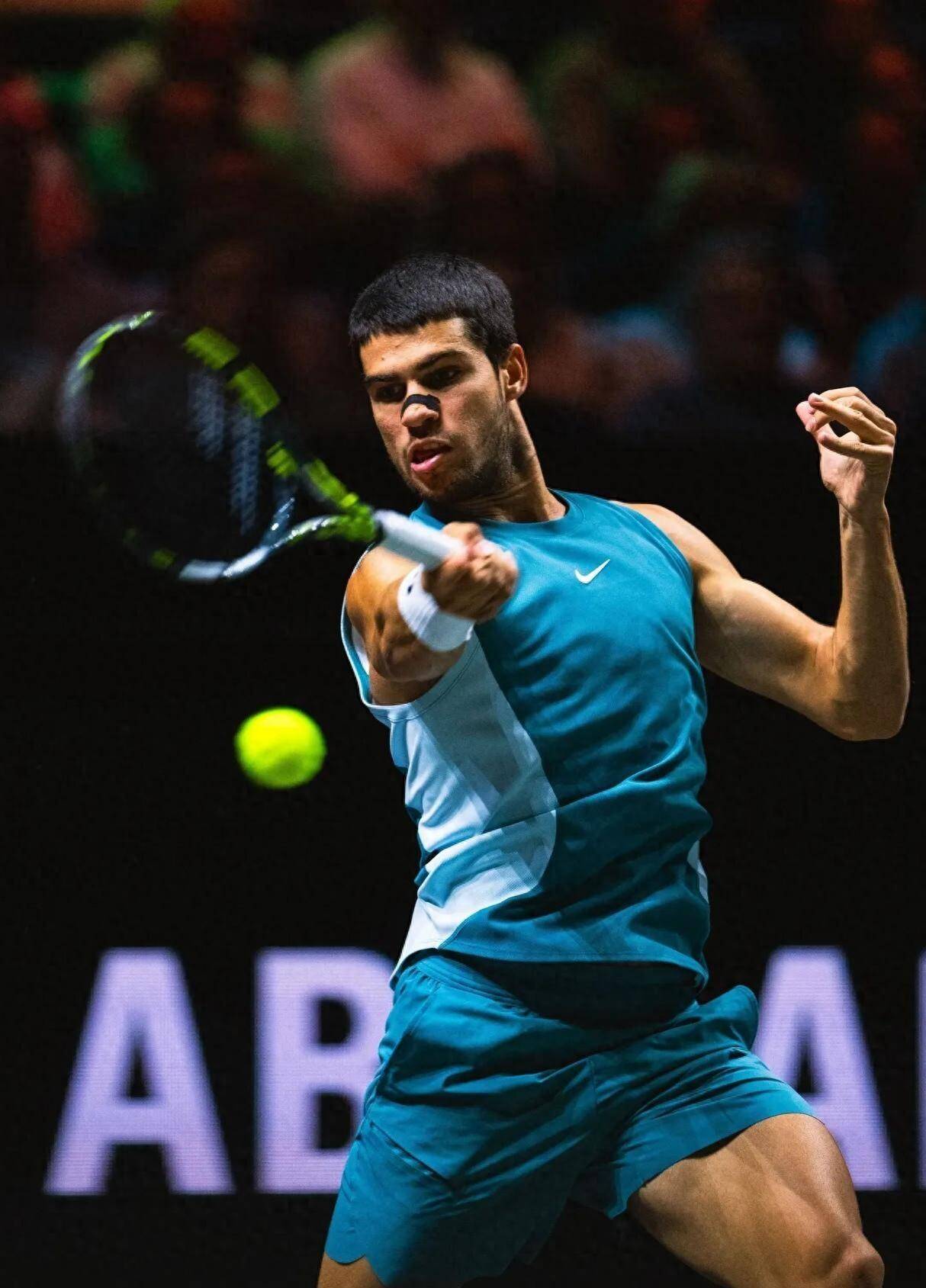 西班牙网球队险胜英国网球队,瓦林卡关键制胜 西班牙网球队险胜英国网球队,瓦林卡关键制胜