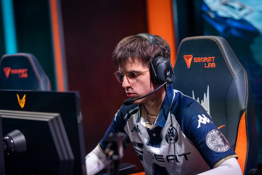 Rogue爆冷T1，Zeus统治全场