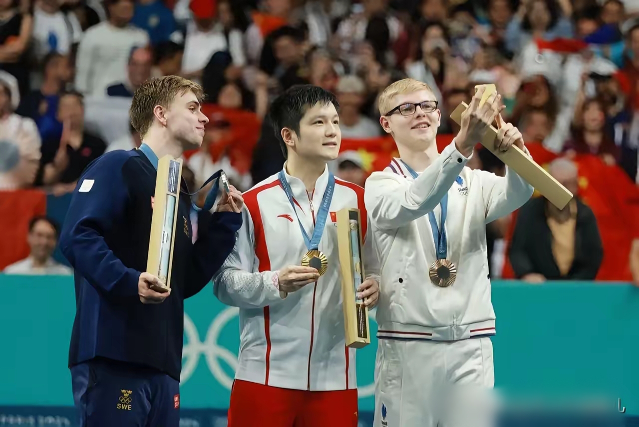 法国乒乓球队碾压英国乒乓球队，樊振东统治全场
