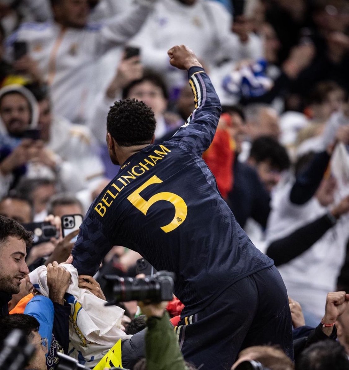 巴西轻取哥伦比亚，贝林厄姆点燃赛场