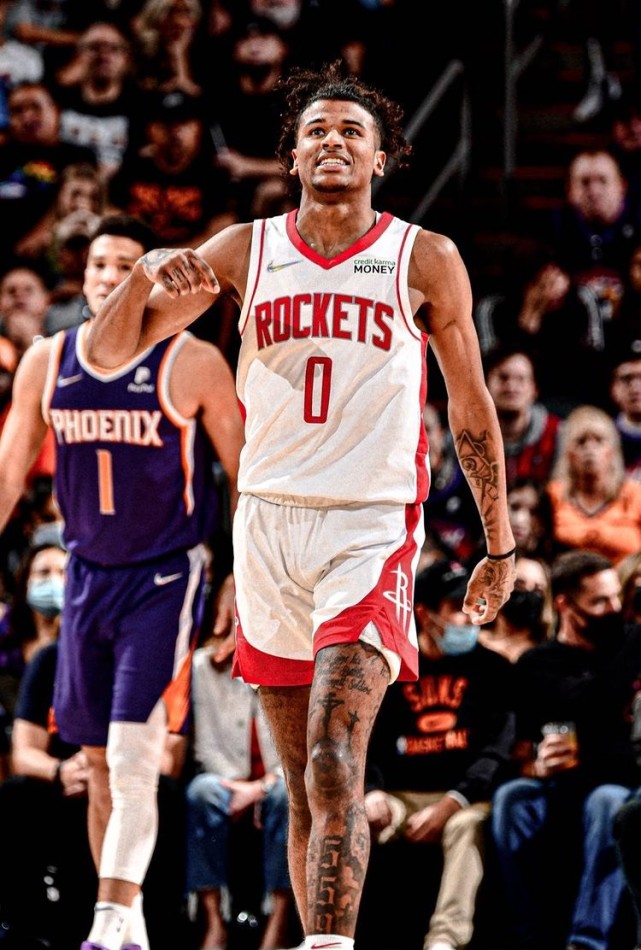 广州队险胜火箭，布克惊艳四座