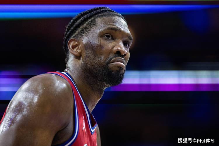 76人完胜马刺，布克点燃赛场