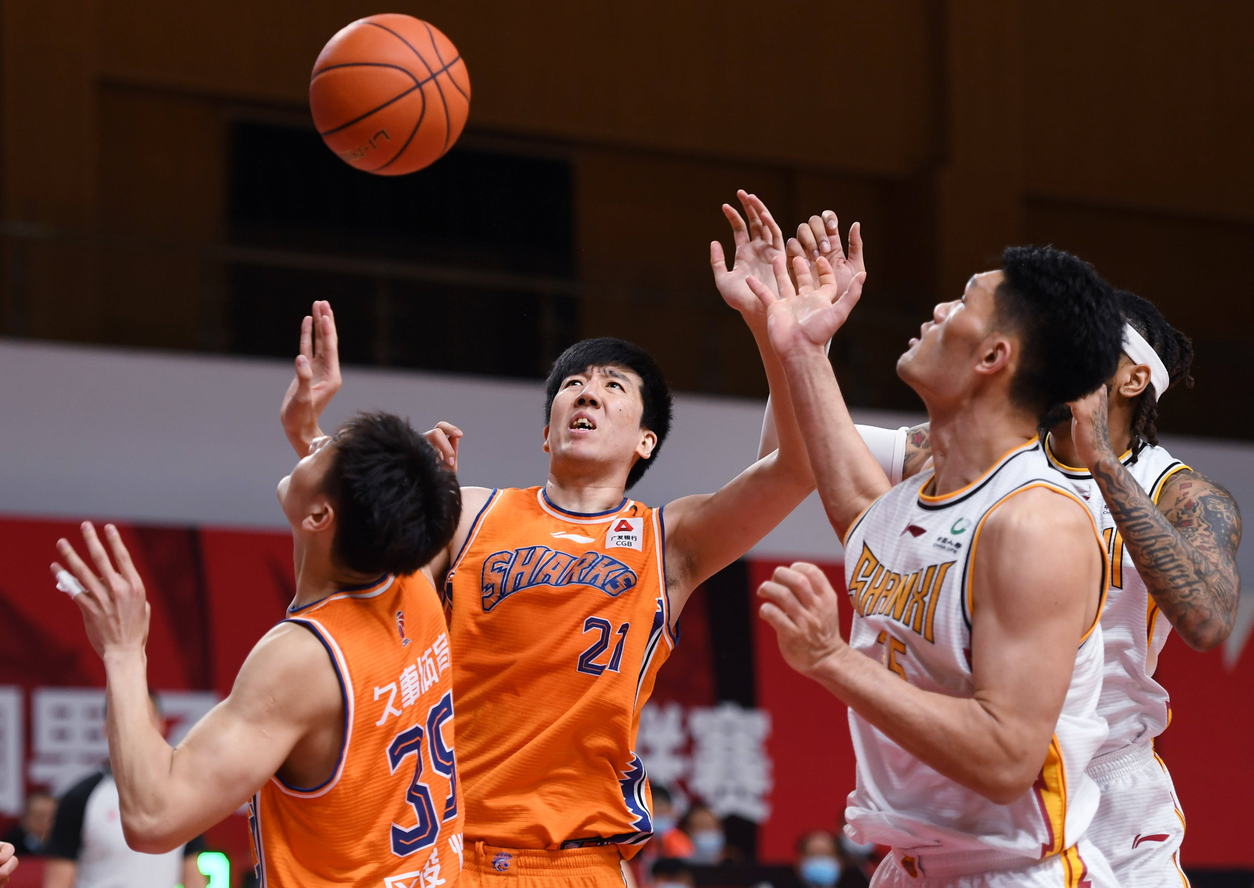 上海篮球队壮志凌云，谱写辉煌