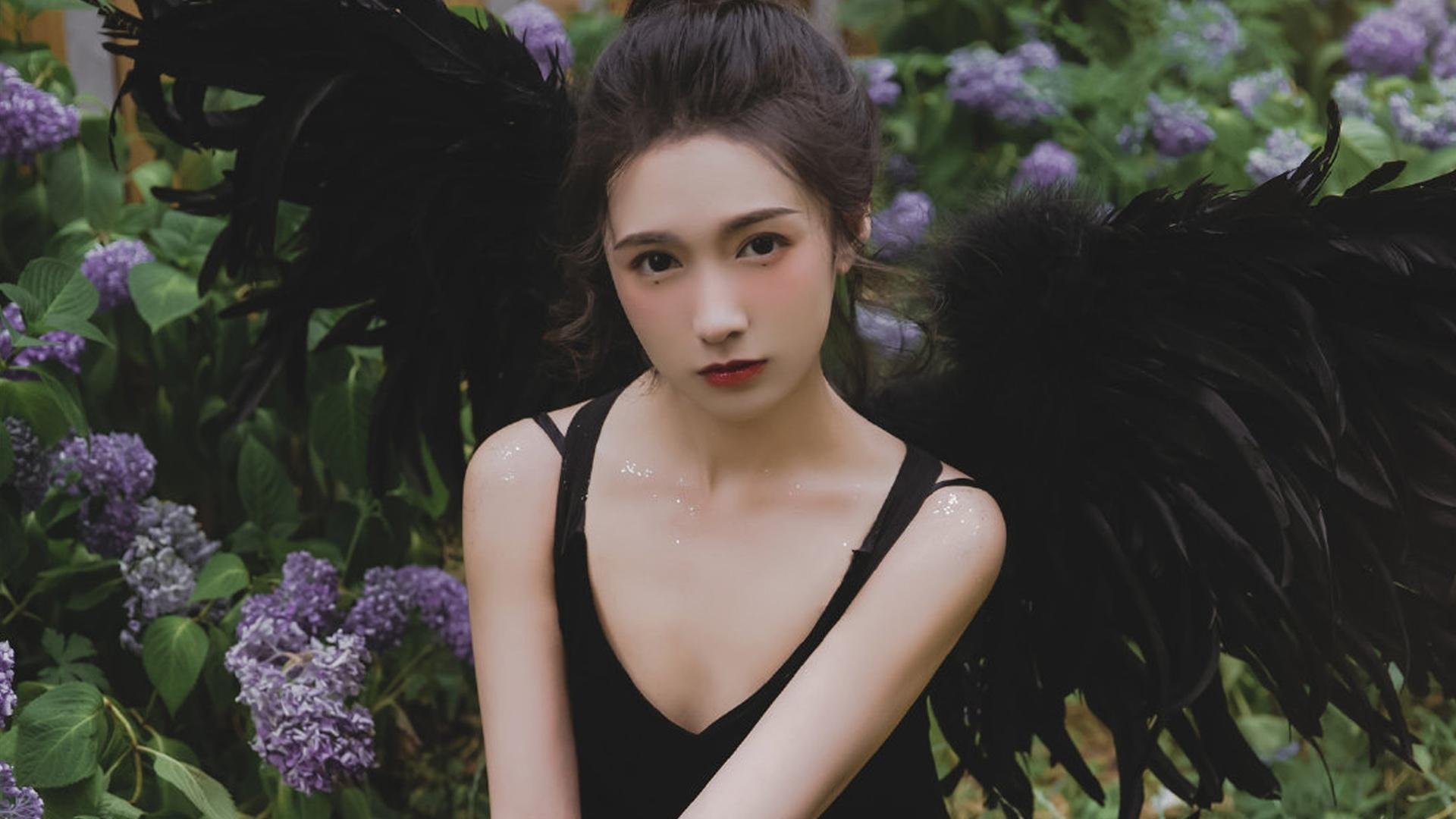 孤星闪耀，阿方索·戴维斯带领枫叶军团在2026世界杯D组关键战中压制葡萄牙，攻守转换如潮水般流畅